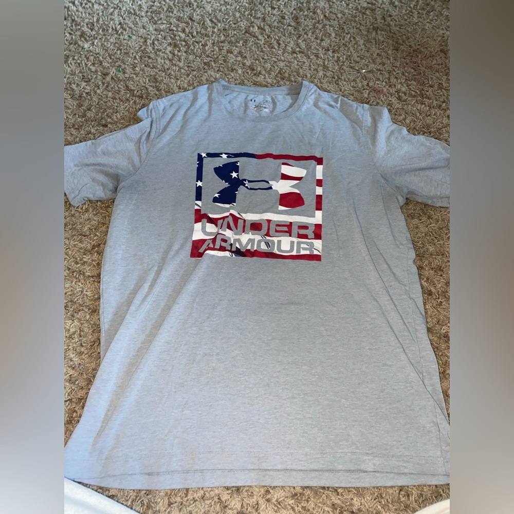 Under Armor size large men’s grey shirt with American flag